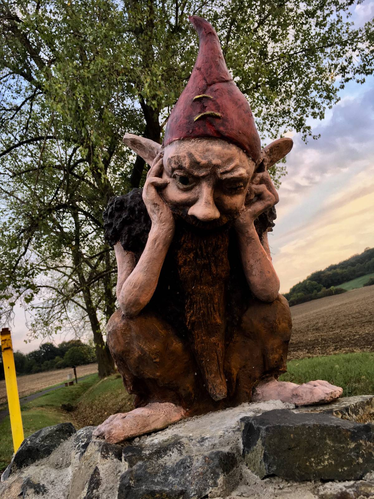 Vážení občané, dnes a zítra bude na Naučné stezce a Mýtince fantazie v Hrobčicích probíhat údržba a nový nátěr pohádkových postaviček. Prosíme vás o zvýšenou opatrnost a zároveň žádáme, aby se děti čerstvě natřených postaviček nedotýkaly. Děkujeme za pochopení a ohleduplnost.