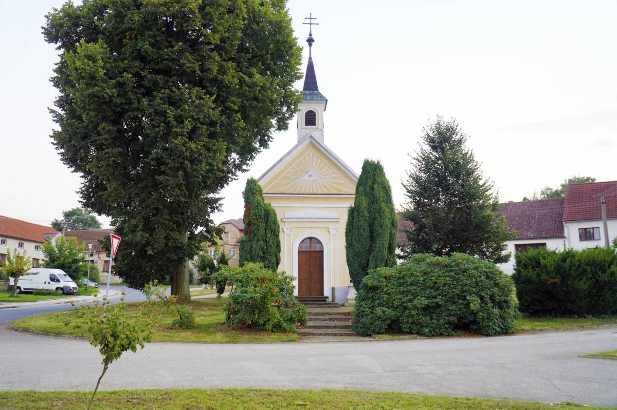 Zaměstnanci ČEVAK budou v úterý 2. 6. od 13:00 h provádět odečty vodoměrů v obci Chlumec.  Tel. 734 518 303