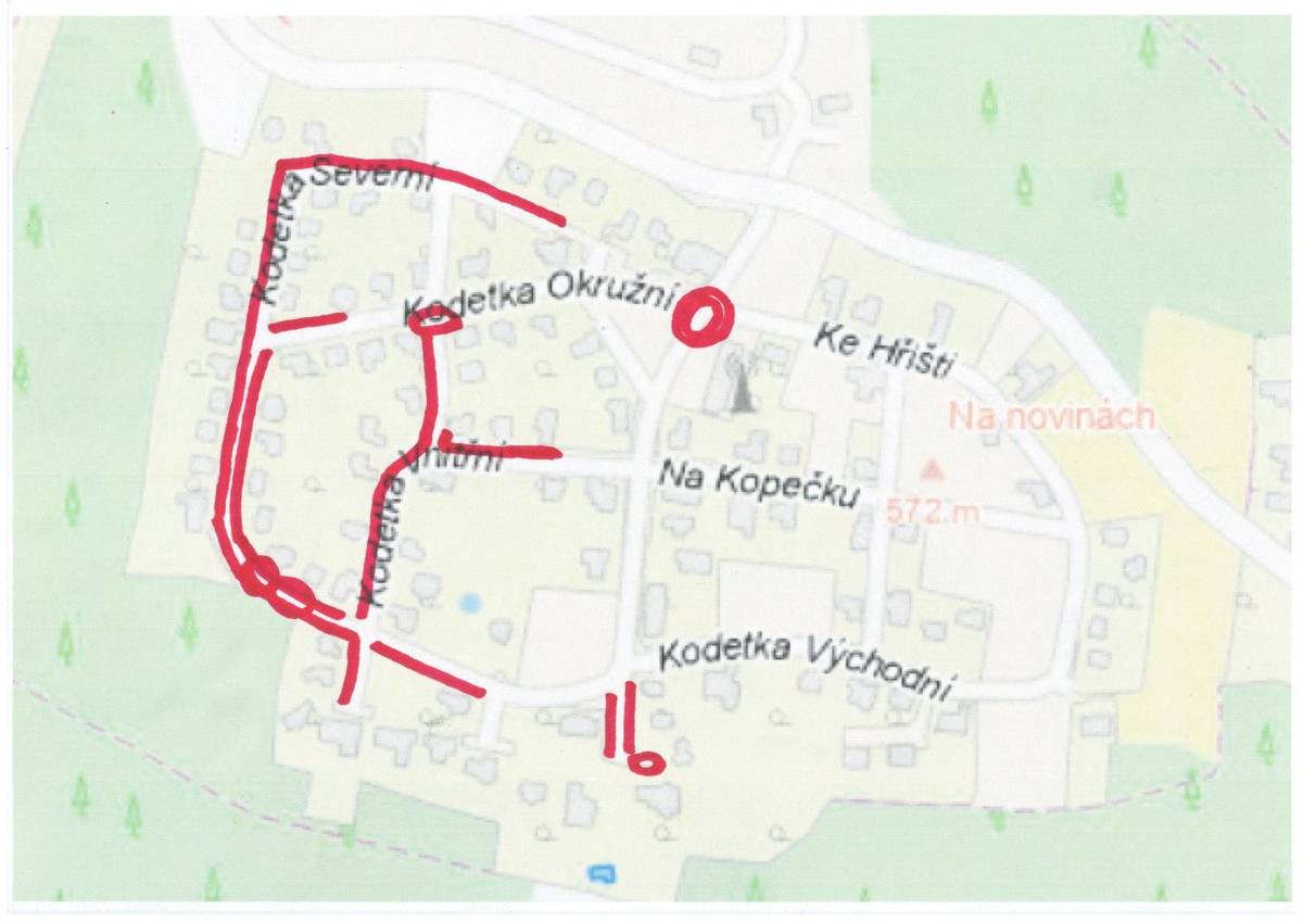 V nejbližších dnech proběhnou opravy místních komunikací (opravy výtluků, opravy okrajů po výměnách obrubníků...).  ČT 28.5. a PÁ 29.5. přípravy (nařezávání ploch pro opravy), v příštím týdnu pak odstranění starého povrchu ve výřezech a asfaltování a zálivky asfaltem. Týká se ulic Okružní, Severní, Vnitřní, Klidná a dvě ulice Jižní (kromě prostřední) na Kodetce. Dále se týká komunikace u obecního úřadu a u areálu DDM. Neparkujte přes den vozidla na uvedených místních komunikacích, zaparkujte na svém pozemku či garáži.