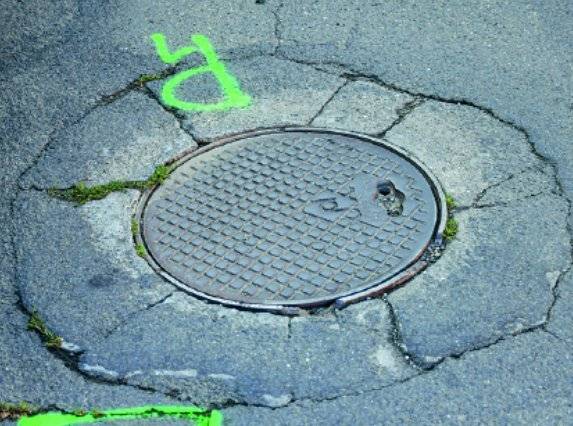 Připravujeme další etapu oprav poklopů na obecní kanalizace. V současné době evidujeme bouchající poklop na ulici Brněnské, u č.p. 319. Zaznamenal ještě někdo z občanů další "bouchající" poklop? Pokud ano, kontaktujte prosím podatelnu úřadu městyse. Děkujeme za informaci. Telefon: 519 417 221 Mobil: 602 511 815 E-mail: obec@velkenemcice.cz