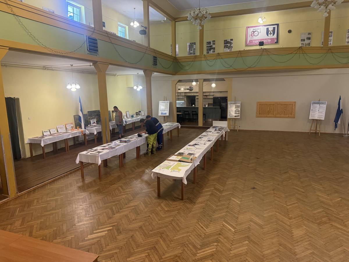 Vážení občané, připravili jsme v rámci prezentace soutěže Vesnice roku výstavu dokumentů rozvojových projektů obce a galerii pozvánek, fotografií dokumentující jeden rok života v obci - „Neobyčejně obyčejný rok v Tisé“. Rádi bychom Vám umožnili shlédnutí těchto dokumentů, proto pro Vás otevíráme zítra 29.05.26 sál OÚ, v čase od 9:00 do 16:00 hod a v sobotu 30.05.26, v čase od 8:00 do 11:00 hod. Dále pak neváhejte a přijďte se podívat na expozici instalovanou podél plotu hřbitova. Budeme se na Vás těšit!   Jiří Turek, starosta obce Tisá