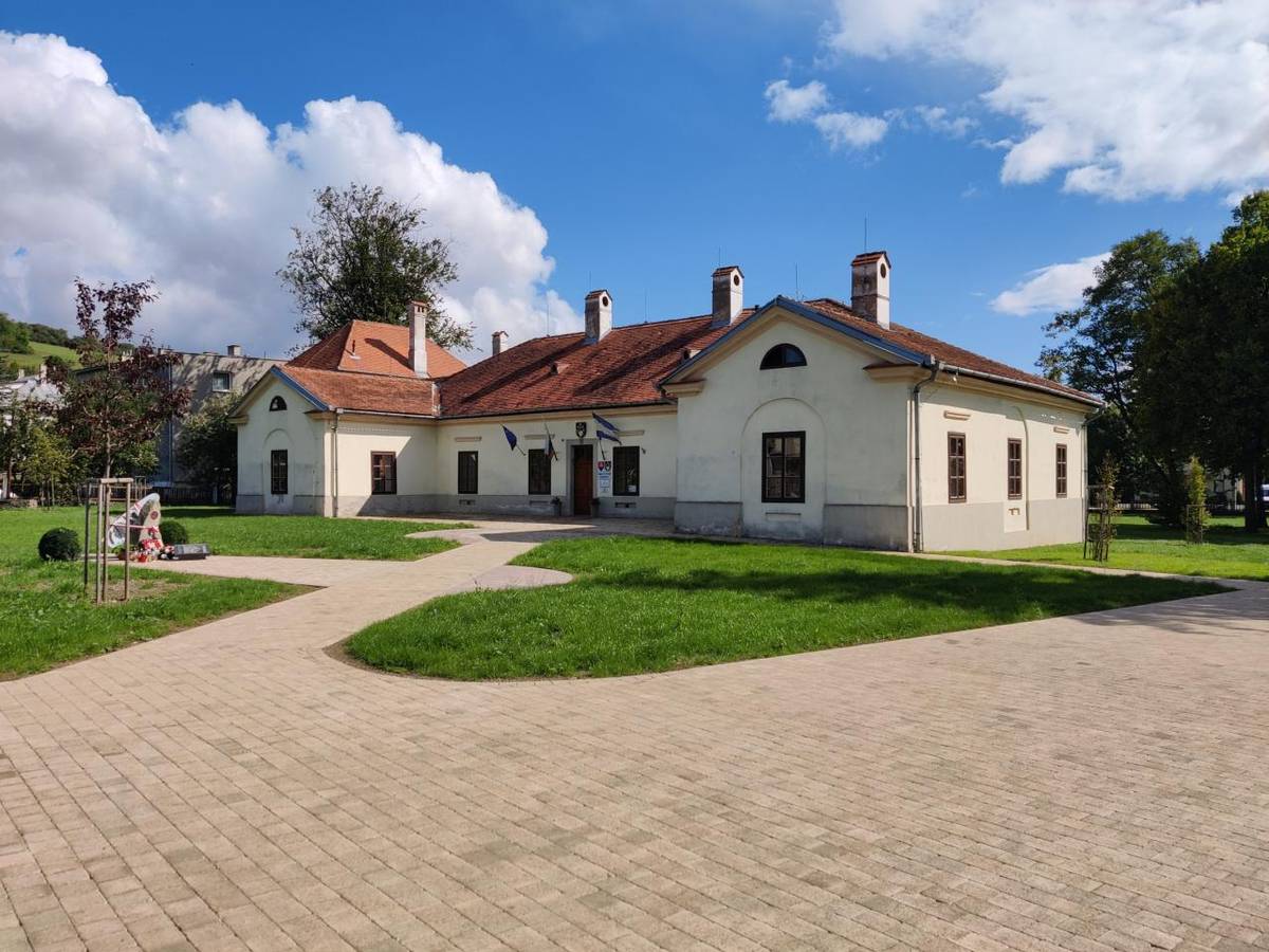 Vážení občania, v stredu 3. júna bude obecný úrad zatvorený. Ďakujeme Vám za porozumenie.