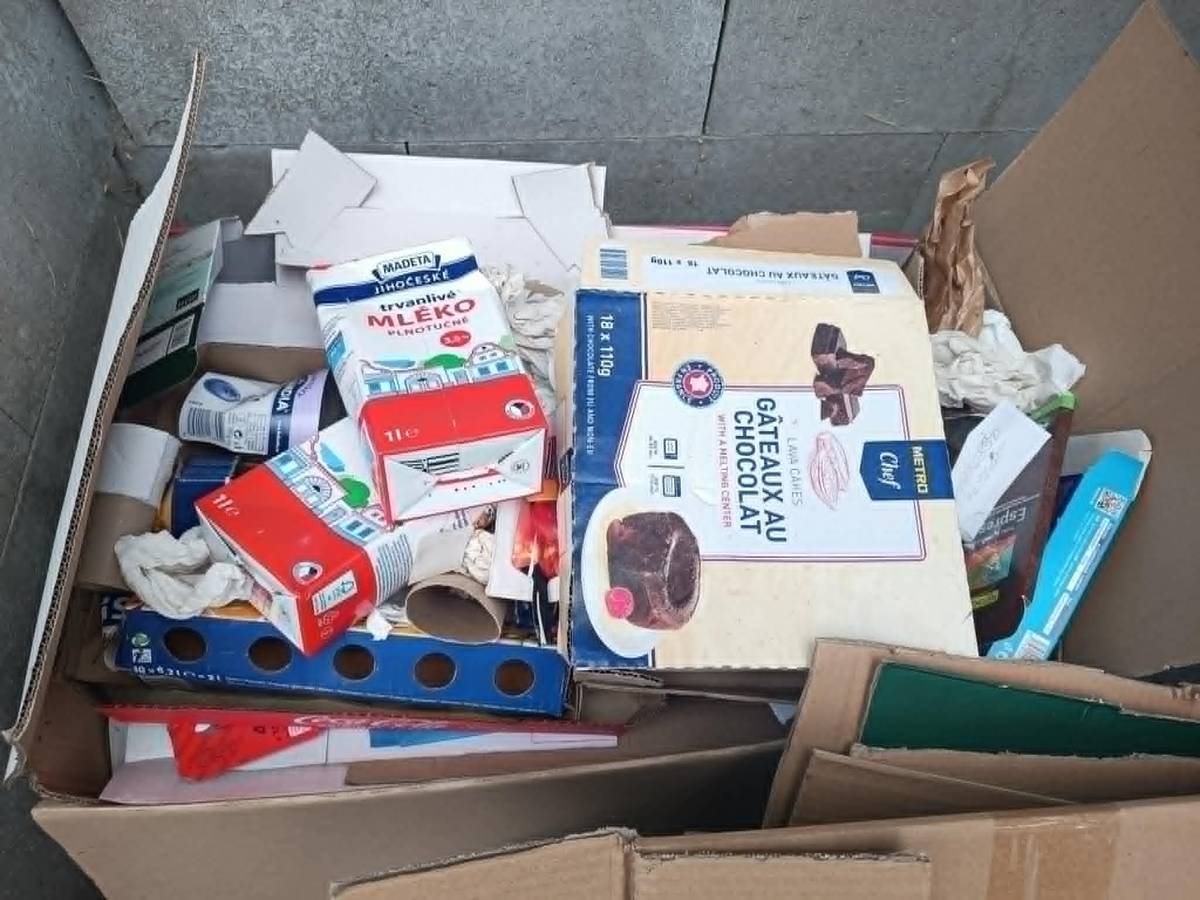 Upozorňujeme občany, že krabice od mléka, džusu, vína  (Tetra Pak) se u nás vyhazují do žlutého kontejneru na plasty - ne do papíru !