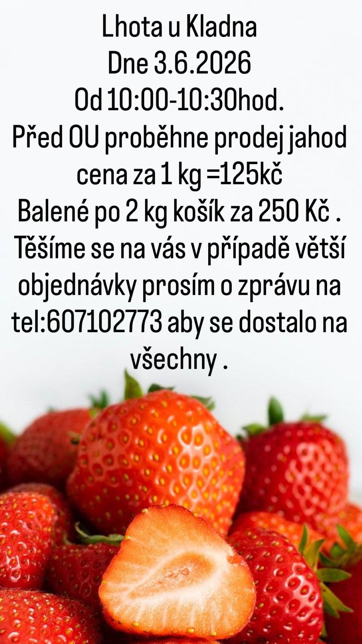 před obecním úřadem ve Lhotě
