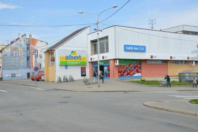 Ve středu 1. července 2026 bude ve Šlapanice zahájen provoz Pošty Partner na nové adrese Nádražní 1156/9, v 1. patře budovy ORC Friendship (nad supermarketem Albert). Nově bude pošta přístupná i bezbariérově prostřednictvím výtahu.