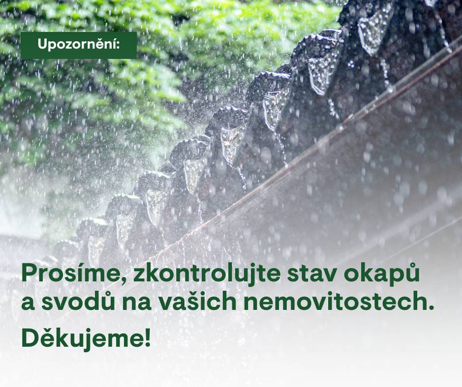 Vážení vlastníci nemovitostí v okolí Široké ulice a Resselova náměstí, v souvislosti s vydatnějšími dešťovými srážkami prosíme o kontrolu stavu okapů a okapových svodů na vašich budovách. Na některých objektech bylo zaznamenáno přetékání dešťové vody přes okraje okapů, pravděpodobně v důsledku jejich ucpání nebo poškození. Voda následně stéká ve větším množství na chodníky a komunikace, kde může způsobovat komplikace chodcům i ostatním účastníkům provozu. Žádáme proto vlastníky nemovitostí, aby zkontrolovali stav okapových systémů a v případě potřeby zajistili jejich vyčištění nebo opravu. Děkujeme za spolupráci a ohleduplný přístup.