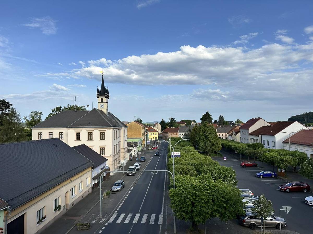 Vážení občané,  v souvislosti s realizací stavby „I/22 Kdyně“ bude v následujícím období postupně zahájena 1. a 2. etapa dopravně-inženýrských opatření (DIO).
