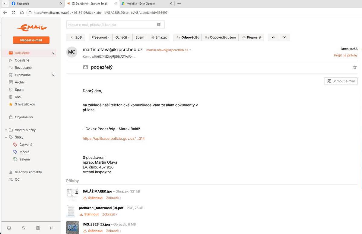 Krajské ředitelství policie Karlovarského kraje upozorňuje veřejnost na zvýšený výskyt podvodných telefonátů. Jen během posledních dvou dní jsme přijali na tísňové lince 158 více jak desítku obdobných případů. Pachatelé se vydávají za policisty a snaží se u občanů vyvolat strach o jejich finance. V konkrétních případech se volající představuje například jako „nprap. Martin Otava z Policie ČR“ a informuje poškozené o údajném pokusu o zneužití jejich identity – například při sjednání půjčky s plnou mocí. Aby zvýšili důvěryhodnost, následně mohou zasílat e-maily s falešnými služebními průkazy či dalšími dokumenty. Poškozené se snaží zatáhnout do další komunikace, často je přepojují na údajné pracovníky bank nebo České národní banky. Ti pak například tvrdí, že došlo k neoprávněnému přihlášení do bankovního účtu a snaží se oběť přimět k dalším krokům, například k přesunu komunikace na aplikace typu WhatsApp. Policie ČR důrazně upozorňuje: Policie tímto způsobem nikdy nekomunikuje a neřeší podobné záležitosti po telefonu.Policie ani jiné instituce po vás nebudou chtít citlivé údaje, přístupové údaje k účtům ani vás nenutí jednat pod časovým tlakem.Pokud vás někdo žádá o přesun komunikace na jiné platformy (např. WhatsApp), jedná se s vysokou pravděpodobností o podvod. Doporučení pro veřejnost: V případě podobného telefonátu hovor okamžitě ukončete.Nikomu nesdělujte své osobní ani bankovní údaje.Nic nepodepisujte a neklikejte na zaslané odkazy.Ověřte si situaci přímo u Policie ČR nebo vaší banky na oficiálních kontaktech.Podezřelé jednání neprodleně oznamte na linku 158. Není vyloučeno, že pachatelé kontaktovali další osoby, které se dosud neobrátily na policii.Policie apeluje na veřejnost, aby byla maximálně obezřetná. Podvodníci jsou velmi přesvědčiví a jejich cílem je vyvolat strach a přimět vás k unáhlenému jednání. kpt. Bc. Zuzana Churaňová3. 6. 2026