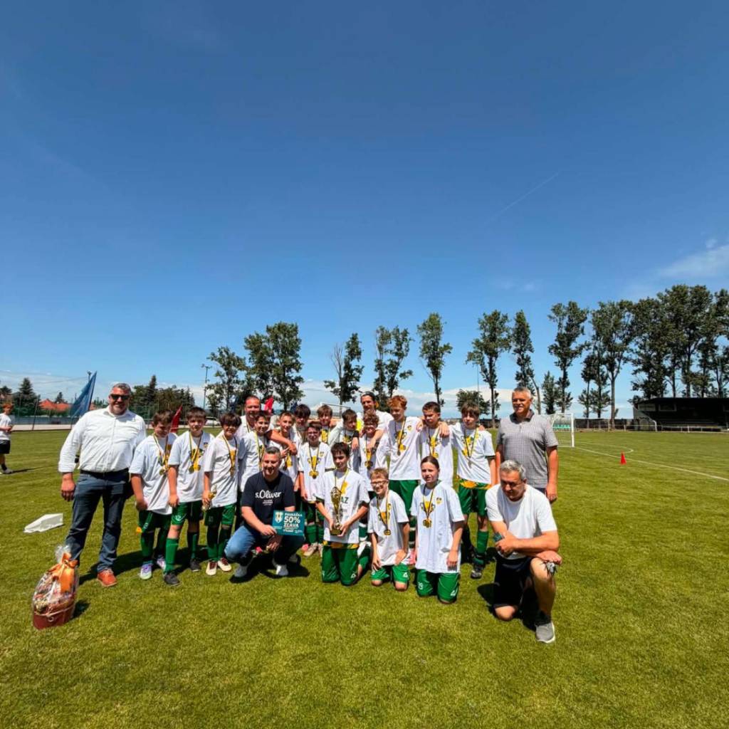 Pod vedením trénera Petra Velického a Veroniky dosiahlo naše družstvo U13 skvelý úspech a stalo sa víťazom ligy. Gratulujeme všetkým hráčom k výborným výkonom, bojovnosti a odhodlaniu počas celej sezóny.