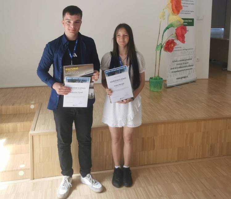 Sebastian Forejt a Vivien Balogh, žáci VIII. B ze ZŠ nám. 28. října v Žatci, se zúčastnili v sobotu 30. května druhého ročníku dětské konference Mensa ČR pro nadané žáky.