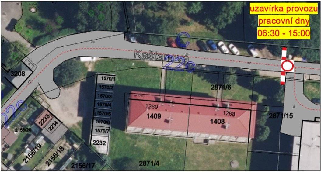 Přehled dopravních omezení na území města Choceň Ulice: Kaštanová Termín: 08.06.2026 - 10.07.2026 Doba trvání: 33 dní Investor: Město Choceň, IČO 002 78 955 Zhotovitel: P S K , s.r.o. CHOCEŇ, IČO: 632 20 369 Druh: uzavírka provozu na místní komunikaci z důvodu provádění stavebních prací Odůvodnění: realizace projektu s názvem „ul. Kaštanová, Choceň" Uzavírka místní komunikace ul. Kaštanová úsek před bytovým domem čp. 1408 - 1409 v Chocni pro provádění stavebních prací, a to pro realizaci stavby s názvem „ul. Kaštanová, Choceň“, datum: 6/2025, číslo zakázky: 2025-005, hlavní projektant: Radek Prudič, DiS. (stavební úpravy části ul. Kaštanová v délce 120,0 m a šířce 30,0 m). V uvedeném termínu, v pracovní době od 06:30 do 15:00 hod., bude uzavřen provoz na dotčené komunikaci. Úplná uzavírka provozu je pro všechna vozidla mimo vozidel stavby a vozidel IZS. Objížďka není nařízena, objízdná trasa není stanovena.