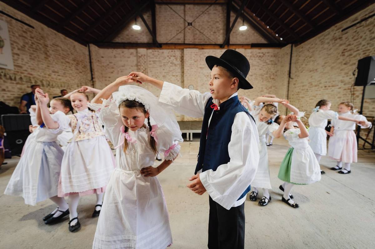 Ve středu 10. června přiveze ostopovický Háječek do Brna ztracené kolo. Festival Brněnsko tančí a zpívá začíná v 17. hodin na Dominikánském náměstí. Srdečně zveme!