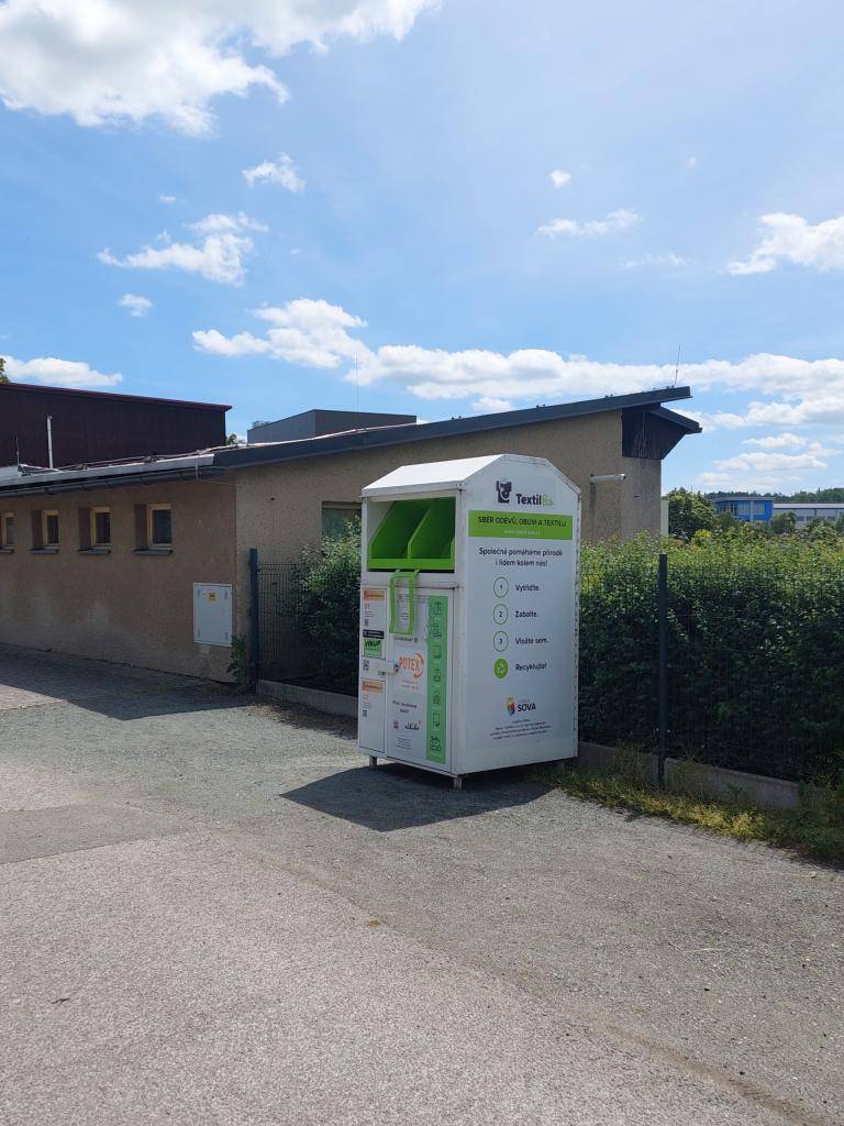 Město Solnice zajistilo další umístění 1 ks kontejneru na sběr obnošeného šatstva a obuvi v ulici Komenského u čp. 311 (u koupaliště).