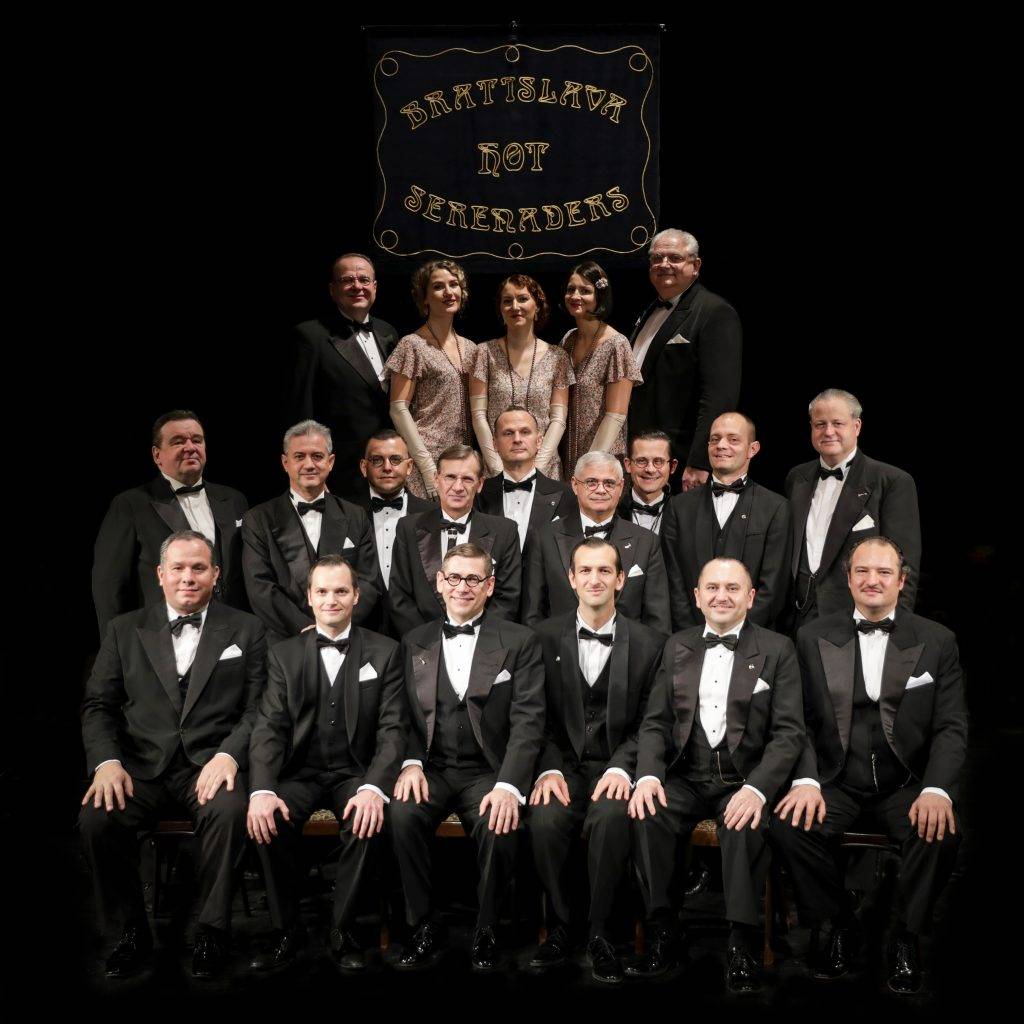 Slávnostný záverečný koncert 71. ročníka Music festivalu Piešťany 2026 bude patriť nestarnúcim swingovým melódiám v podaní orchestra Bratislava Hot Serenaders, vokálneho tria Serenaders Sisters a bandleadera Juraja Bartoša.
