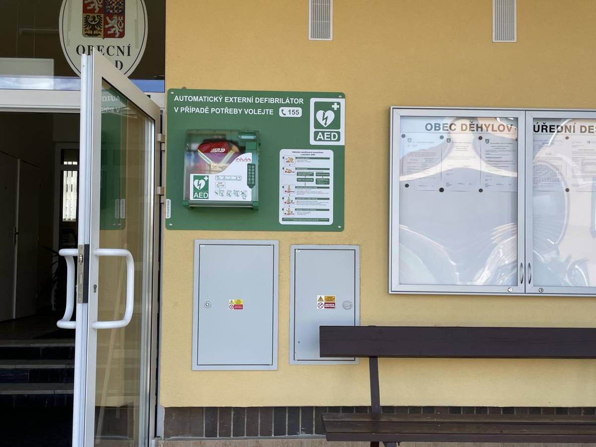 Nový automatizovaný externí defibrilátor