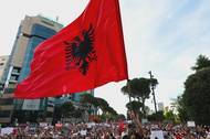 Protesty v Albánii proti developerskému projektu Jareda Kushnera (6. června 2026)
