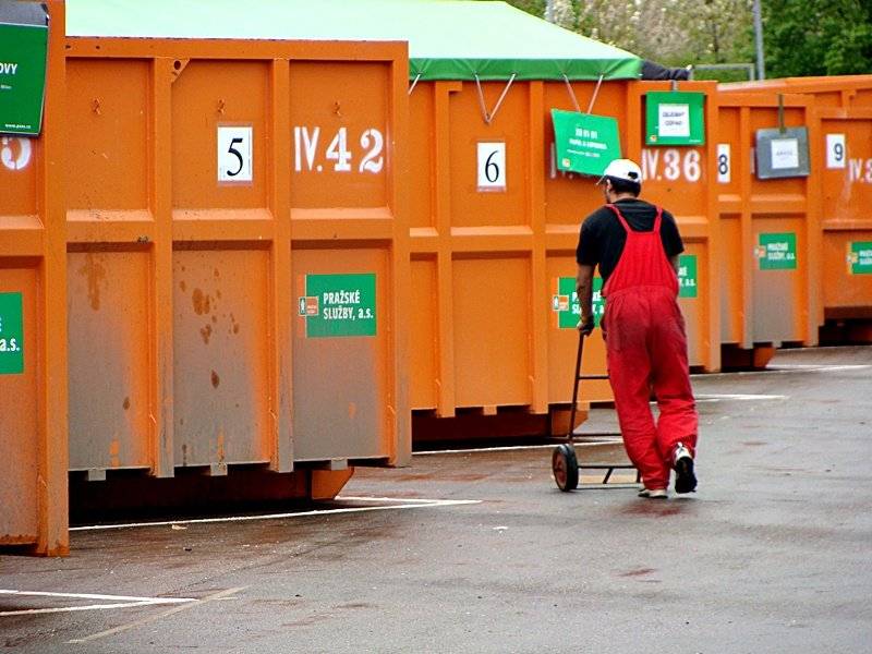 o sběrném  dnu 🚛 ve čtvrtek   11.6.2026 v době od  7 - 11 a 13 - 18 hod