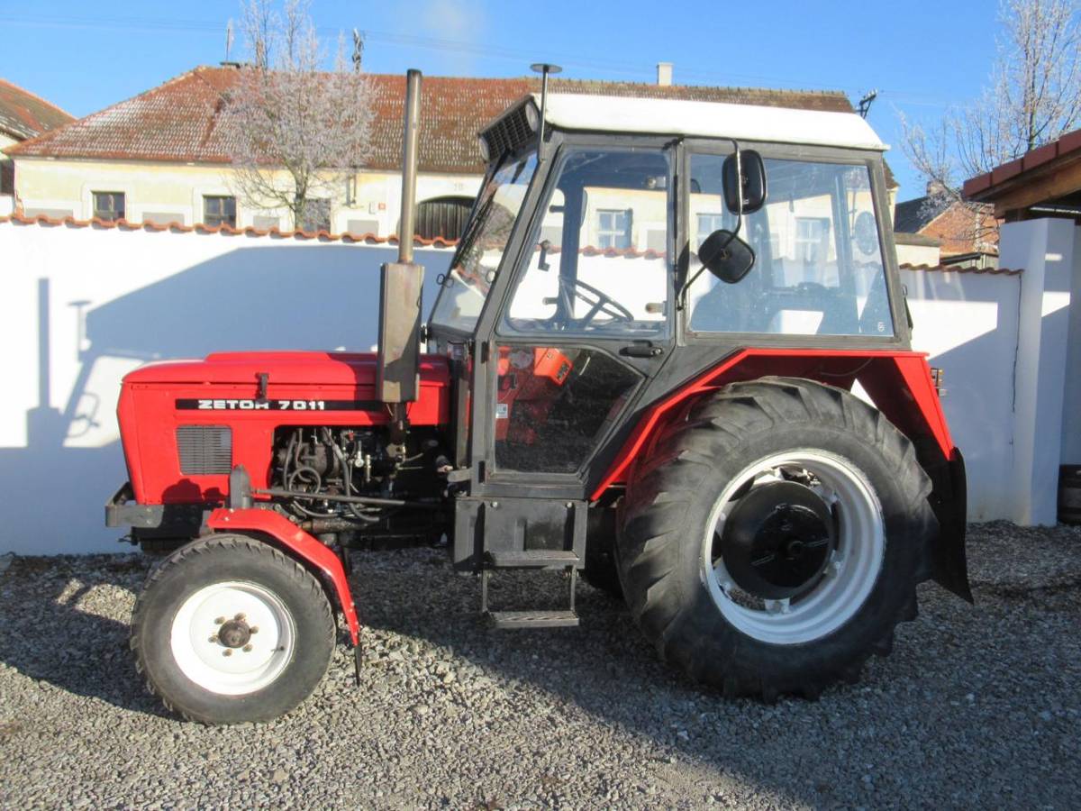 Obec Velká Turná  nabízí k prodeji kolový traktor ZETOR 7011.  Podmínky prodeje  jsou v příloze.