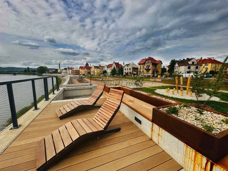 Zveme  na slavnostní předání revitalizovaného nábřeží v Kropáčově ulici, které se uskuteční v pátek 19. června od 10 hodin. Na místě budou připraveny sportovní aktivity pro děti s Deni a Teri a vystoupení Mažoretek DDM Hranice. Vstup je zdarma