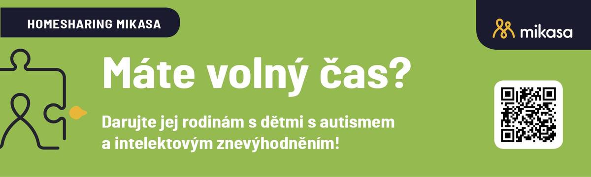 V našem kraji žijí rodiny, které každý den zvládají víc, než si většina z nás dokáže představit. Pečují o děti s autismem a intelektovým znevýhodněním – s láskou, trpělivostí a nezdolnou odvahou. Často však jsou na všechno sami. A právě tam může vstoupit někdo z nás. Homesharing je služba, která propojuje rodiny dětí s autismem s lidmi ochotnými nabídnout svůj čas a laskavost. Hostitelé se s dítětem pravidelně setkávají, tráví s ním volné chvíle a přinášejí do jeho života nové podněty i radost. Rodičům tím dopřávají tolik potřebnou úlevu – možnost si odpočinout, vyřídit, co je třeba, nebo prostě jen na chvíli nabrat síly. Na jaře se do programu Homesharing přihlásil muž, který chtěl zjistit, zda by mohl být hostitelem. Po úvodní schůzce se k němu připojila i jeho partnerka. Společně chtěli pochopit, co homesharing obnáší, jak může pomoci rodinám a zda by tuto roli zvládli skloubit se svým běžným životem. Na začátku měli každý trochu jinou představu – o věku dítěte, o tom, jak často by se mohli vídat, i o praktických otázkách, jako je doprava nebo předávání dítěte. Společně jsme ale krok za krokem hledali odpovědi. A jak se ukázalo, jejich rozdílné pohledy nebyly překážkou, ale cestou k tomu, aby si vše promysleli do hloubky. Nakonec jsme je propojili se čtyřletým chlapcem z Frýdku‑Místku. Následovala série adaptačních schůzek, během kterých se hostitelé, chlapec i jeho maminka postupně seznamovali. Hned při prvním setkání bylo cítit, že si navzájem sedli. Hostitelé byli pozorní, laskaví a přirození. Chlapec se rychle osmělil a maminka ocenila, jak citlivě k němu přistupují. Silný okamžik přišel při druhé adaptační schůzce. Maminka s chlapcem dorazili o něco dříve a na rušném veřejném místě dostal chlapec afekt, byl rozrušený, plakal, situace byla náročná. Když však o pár minut později přišli hostitelé, chlapec je zahlédl – a jako mávnutím kouzelného proutku se uklidnil. Usmál se, zamával a běžel k nim. Bylo jasné, že mezi nimi vzniká důvěra, která se nedá vynutit. Prostě se stala. Od té doby proběhlo několik samostatných setkání – a všechna dopadla skvěle. Hostitelé jsou z chlapce nadšení, chlapec si pobyty u nich užívá a těší se na další společné chvíle. A maminka? Ta konečně získala tolik potřebné odlehčení. Díky homesharingu má čas věnovat se své mladší dceři, vyřídit, co je třeba, nebo si prostě jen na chvíli odpočinout. Tento příběh ukazuje, jak moc může znamenat, když se potkají správní lidé ve správný čas. Homesharing nepřináší radost jen dítěti – obohacuje i hostitele a přináší úlevu celé rodině. Bc. Ivana Juroková, adaptační průvodkyně Homesharingu, doplňuje: „V celém Moravskoslezském kraji je 78 rodin s podobným příběhem, které svého hostitele hledají. V tuto chvíli máme rodinu s podobným příběhem ve Vašem okolí. Hledáme proto lidi, kteří svou přítomností, trpělivostí a lidskostí podpoří děti s autismem a intelektovým znevýhodněním. A zároveň připomínáme, že hlásit se mohou i rodiny, které by o podporu hostitele stály. Homesharing je tu pro vás.“ Můžete být tím člověkem i vy Nemusíte být odborník. Nemusíte mít zkušenosti s autismem. Pokud vás myšlenka homesharingu oslovuje, budeme rádi, když se ozvete. A pokud jste rodič dítěte s autismem či intelektovým znevýhodněním a uvítali byste podporu hostitele, homesharing je tu i pro vás. Projekt Homesharing je spolufinancován Evropskou unií. Více informací a přihlášky najdete na webových stránkách neziskové organizace Mikasa. PhDr. Marie Monsportová Vedoucí preventivních služeb, www.mikasazs.cz Tel. 730 513 405, monsportova@mikasazs.cz