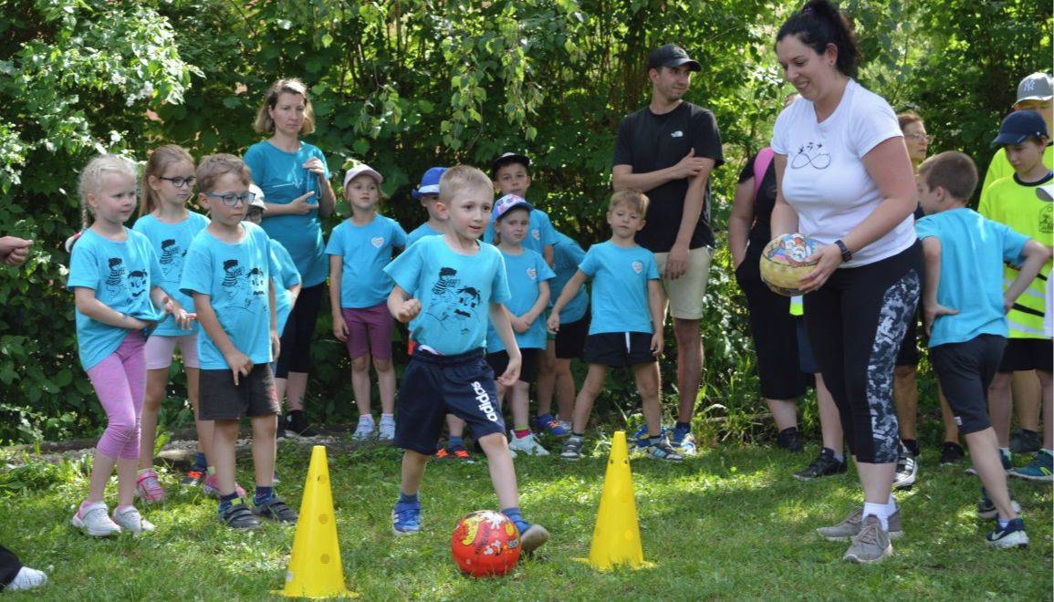 Zlín – Den plný pohybu, zábavy a sportovních výzev čekal na předškoláky ze zlínských mateřských škol během jubilejního ročníku akce Den se Sporťáčkem. Ten pro děti ze zlínských mateřinek uspořádala již podesáté Mateřská škola Dětská 4698 na Jižních Svazích.