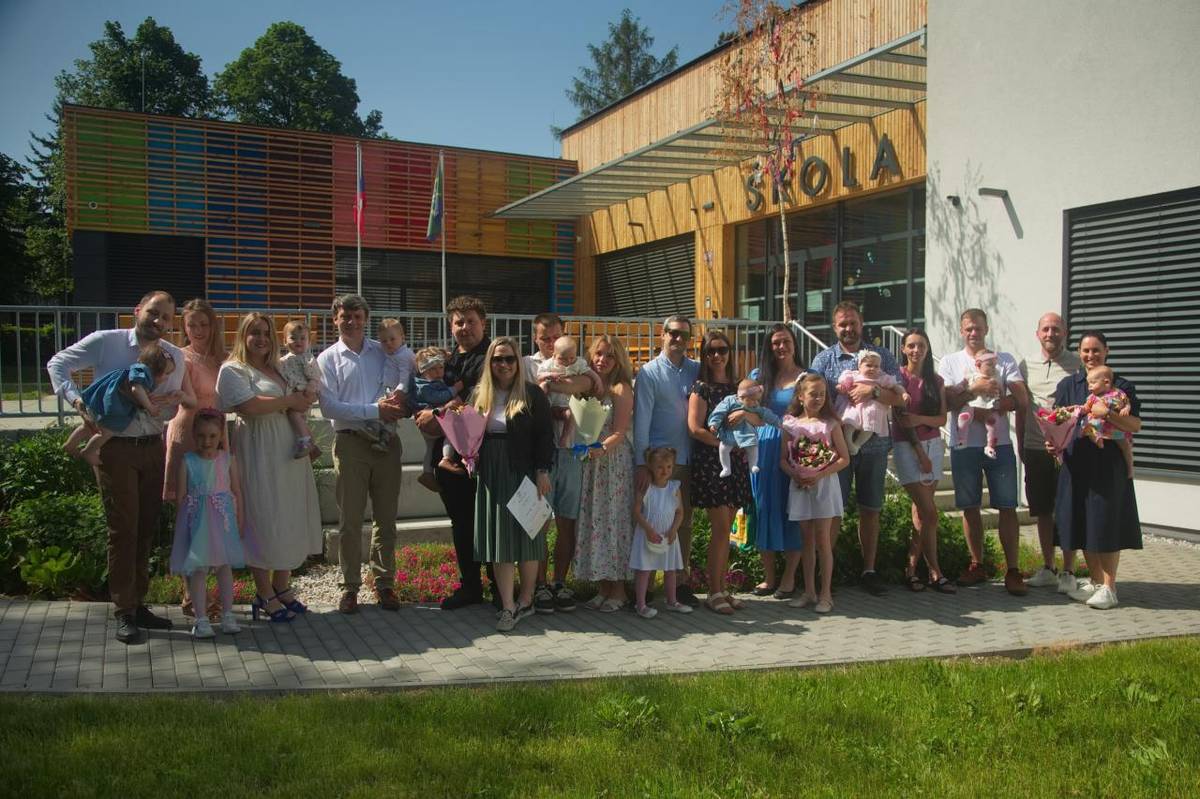 V neděli 24. května od 10 hod. se před školou uskutečnilo slavnostní vítání občánků.