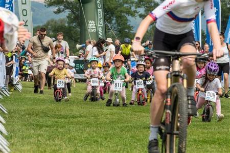 edeľu sa na Letisku v Tomčanoch uskutočnila Detská Tour Petra Sagana, na ktorej sa zúčastnilo 423 mladých cyklistov. Počas celého podujatia ich povzbudzovali rodiny a návštevníci, ktorí vytvorili výbornú atmosféru. Pretekári si na pripravených tratiach preverili svoje sily, užili si radosť z pohybu a odniesli si množstvo nezabudnuteľných zážitkov.