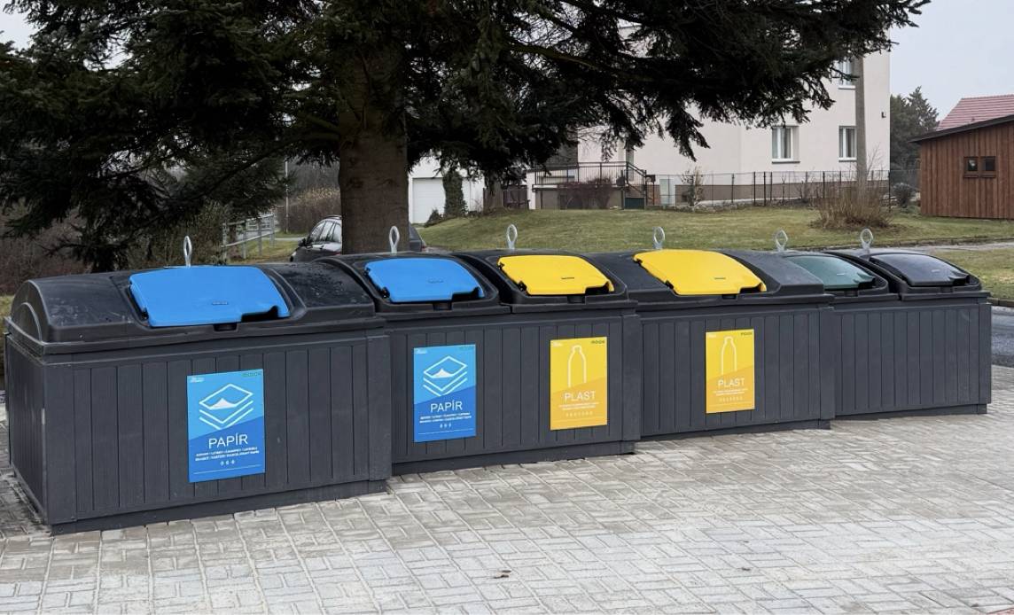Téma pořádku kolem sběrných míst zůstává i nadále aktuální. Přestože většina občanů třídí odpad zodpovědně, stále se setkáváme s případy nesprávného ukládání odpadu a nepořádku kolem kontejnerů.