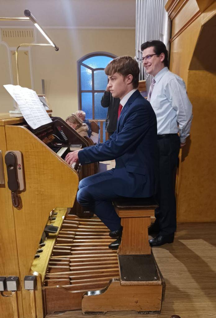 ZUŠ Dolní Němčí srdečně zve v neděli 14. 6.2026 v 16:00 hod. do farního kostela na Varhanní koncert Jana Ševečky, absolventa 4. ročníku II. stupně.