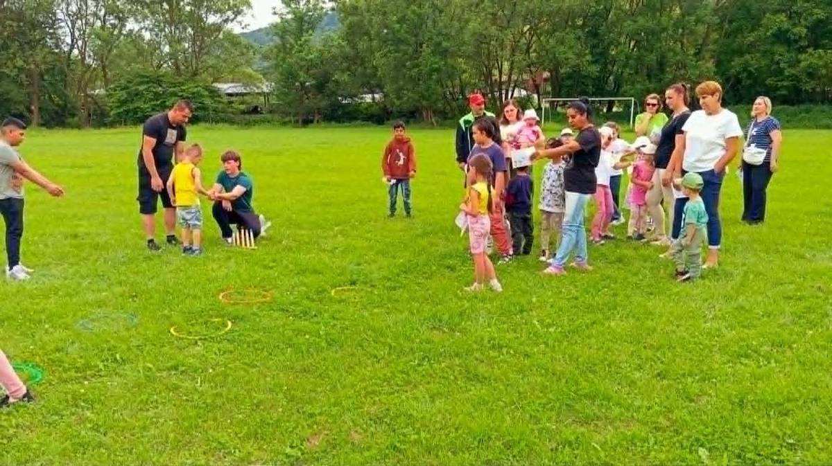 Medzinárodný deň detí sme v našom komunitnom centre oslávili s úsmevom na tvári, dobrou náladou a v kruhu priateľov. Pre deti sme pripravili popoludnie plné prekvapení, ktoré ich prenieslo do sveta fantázie.