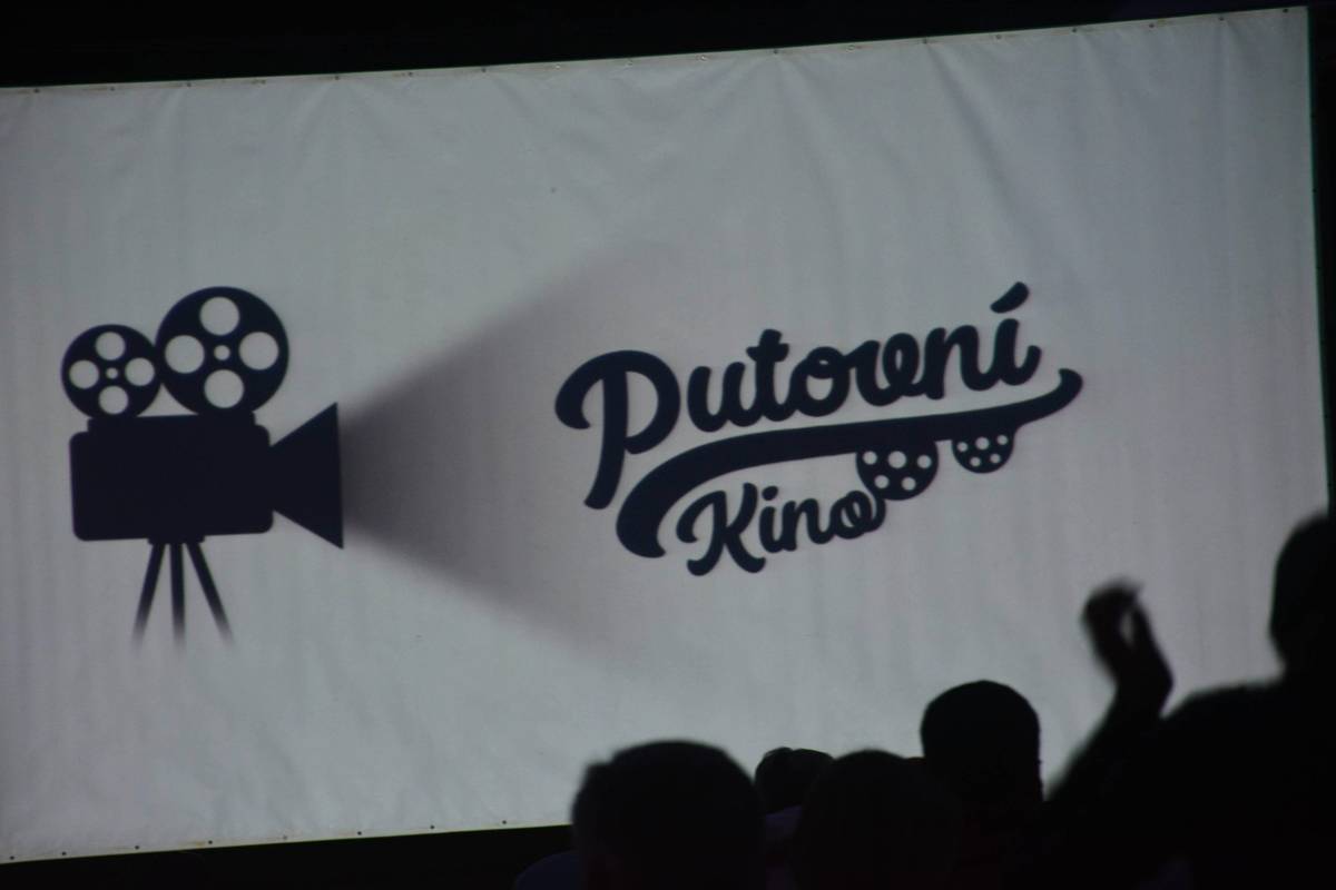 Pomalu připravujeme ty dva pohodové večery u filmu pod hvězdami, které jsme si v Tasově tak oblíbili! 📽🍿🍺 Letní kino bude v pátek 24. 7. a v sobotu 25. 7. 2026. Promítání začne po 21h, přijít můžete od 19h 📍Tudy k nám Ve výběru je několik nových českých komedií, něco pohodového, napínavého i akční pecka, tak pečlivě vybírejte a hlasujte pro své dva favority do neděle 14. 6. 2026. Hlasujte 👉 https://www.munipolis.cz/app/anketa/letni-filmovy-vikend-2026 Těší se pořadatelé Obec Tasov & SDH Tasov Hlasovat může kdokoli a anonymně i bez registrace na Munipolisu, ale musíte provést autorizaci pomocí telefonního čísla na konci ankety.
