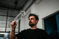 Český designér a sklář Lukáš Jabůrek