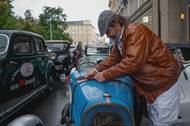Start první etapy jízdy historických automobilů 1000 mil československých