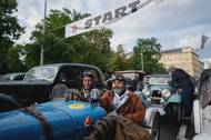 Start první etapy jízdy historických automobilů 1000 mil československých