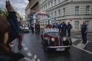 Start první etapy jízdy historických automobilů 1000 mil československých