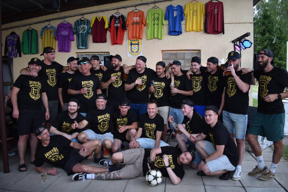 Zítra tj. sobota 13.6.2026 naši borci jedou na poslední fotbalové utkání této sezóny do Heřmánkovic. Doprava na fotbal bude zajištěna autobusem, který bude z návse na Mezilesí odjíždět ve 14:00hod. Pojďme se připojit a podpořit náš tým, který bude hájit neporazitelnost v letošní sezóně.