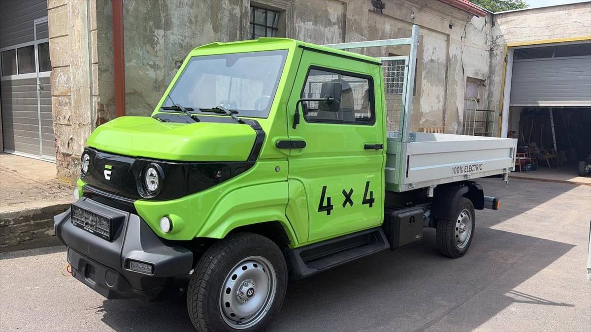 Obec Havraň pořídila nový pracovní elektromobil EVUM 4x4, který bude využíván při údržbě Havraně, Saběnic a Moravěvsi.  Pořízení nového vozidla nám umožní lépe organizovat práci obecních zaměstnanců, kteří často pracují ve dvou skupinách současně na různých místech.