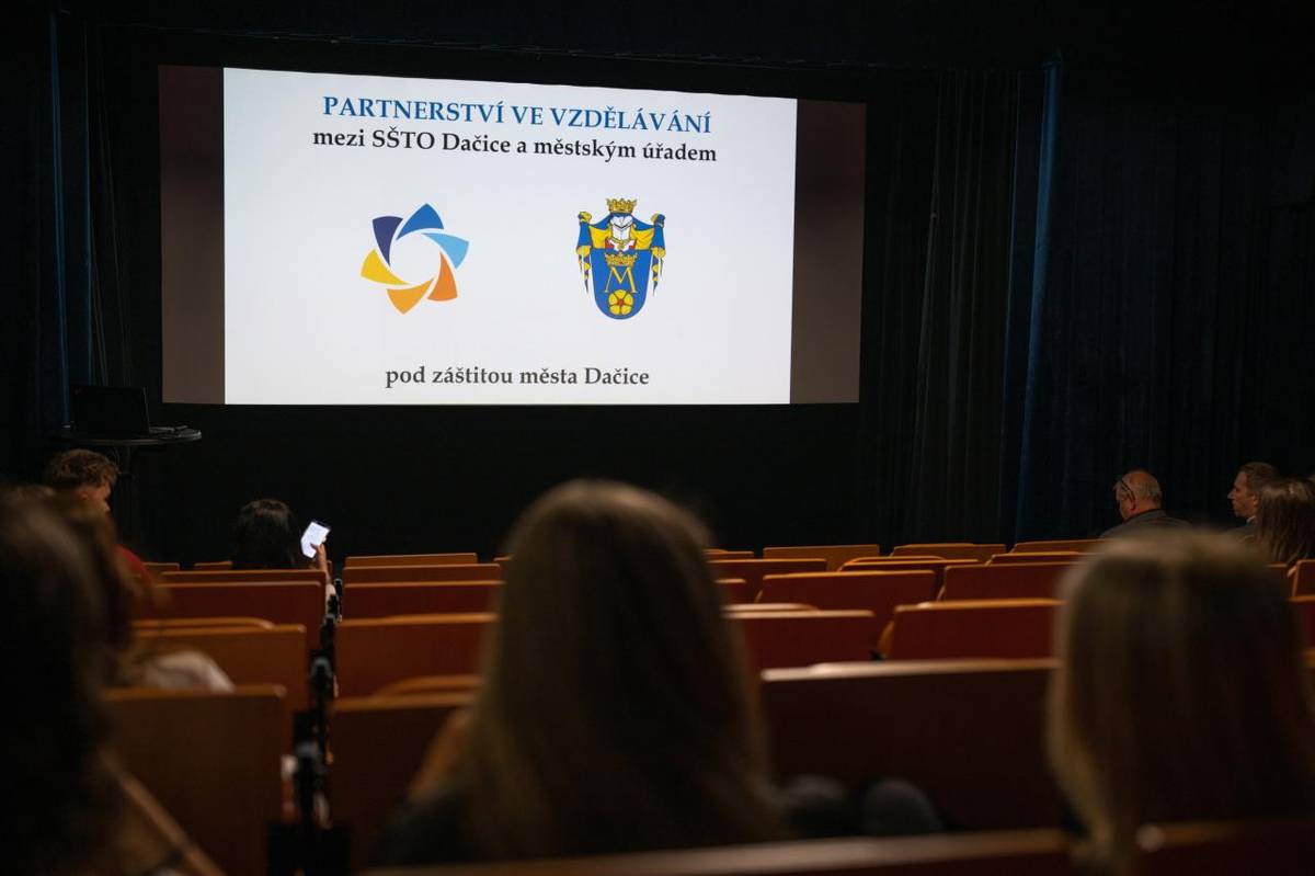 Ve středu 11. června 2026 proběhlo závěrečné setkání k pilotnímu projektu Partnerství ve vzdělání mezi SŠTO Dačice a městským úřadem.