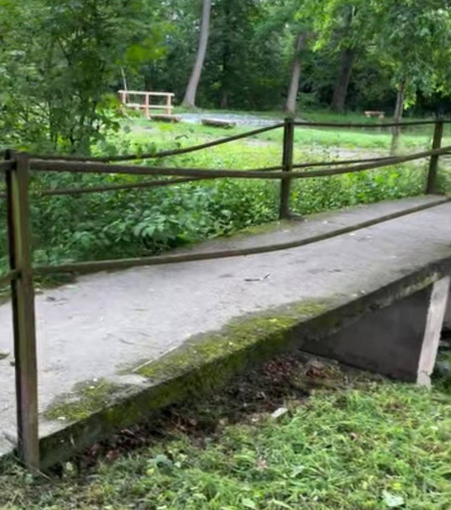 Od pondělí 15. června 2026 začne celková rekonstrukce lávky u Štěpánkova rybníka, která byla postavena 15. srpna 1989. Během rekonstrukce bude lávka uzavřena, a proto prosíme všechny občany o respektování pokynů pracovníků stavby.