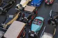 Start první etapy jízdy historických automobilů 1000 mil československých
