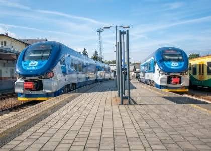 Správa železnic zveřejnila návrh jízdních řádů na období od 13. prosince 2026 do 11. prosince 2027. 👉 Do 10. července 2026 můžete zasílat své podněty a připomínky k navrhovaným spojům ve Zlínském kraji prostřednictvím online formuláře. 👉 Formulář i návrh jízdních řádů naleznete na 👉 bit.ly/4g6SIZd Všechny podněty budou projednány se Správou železnic a dopravci a mohou být zohledněny při přípravě finální podoby jízdních řádů.