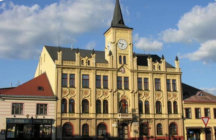 Český zahrádkářský svaz pořádá tuto sobotu 20.06. 2026 zájezd do Lomnice nad Popelkou. Zájemci se mohou hlásit u paní Kuncové na telefonním čísle 604 845 872.