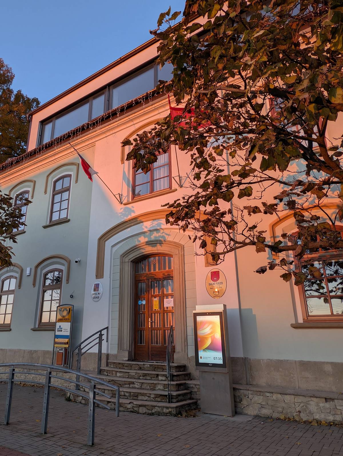 STAROSTA OBCE DOLNÍ ÚJEZD  SVOLÁVÁ   ZASEDÁNÍ ZASTUPITELSTVA  OBCE DOLNÍ ÚJEZD    pondělí 22. června 2026 v 18.00 hodin  v zasedací místnosti Obecního úřadu  Dolní Újezd