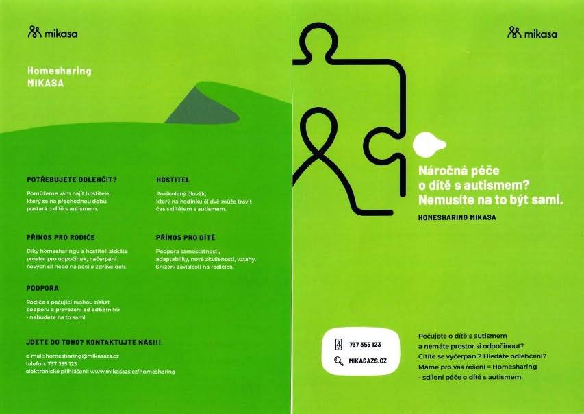 Když jeden člověk dokáže změnit svět: Homesharing hledá nové hostitele    V našem kraji žijí rodiny, které každý den zvládají víc, než si většina z nás dokáže představit. Pečují o děti s autismem a intelektovým znevýhodněním – s láskou, trpělivostí a nezdolnou odvahou. Často však jsou na všechno sami. A právě tam může vstoupit někdo z nás.   Homesharing je služba, která propojuje rodiny dětí s autismem s lidmi ochotnými nabídnout svůj čas a laskavost. Hostitelé se s dítětem pravidelně setkávají, tráví s ním volné chvíle a přinášejí do jeho života nové podněty i radost. Rodičům tím dopřávají tolik potřebnou úlevu – možnost si odpočinout, vyřídit, co je třeba, nebo prostě jen na chvíli nabrat síly.   Na jaře se do programu Homesharing přihlásil muž, který chtěl zjistit, zda by mohl být hostitelem. Po úvodní schůzce se k němu připojila i jeho partnerka. Společně chtěli pochopit, co homesharing obnáší, jak může pomoci rodinám a zda by tuto roli zvládli skloubit se svým běžným životem.   Na začátku měli každý trochu jinou představu – o věku dítěte, o tom, jak často by se mohli vídat, i o praktických otázkách, jako je doprava nebo předávání dítěte. Společně jsme ale krok za krokem hledali odpovědi. A jak se ukázalo, jejich rozdílné pohledy nebyly překážkou, ale cestou k tomu, aby si vše promysleli do hloubky.   Nakonec jsme je propojili se čtyřletým chlapcem z Frýdku Místku. Následovala série adaptačních schůzek, během kterých se hostitelé, chlapec i jeho maminka postupně seznamovali. Hned při prvním setkání bylo cítit, že si navzájem sedli. Hostitelé byli pozorní, laskaví a přirození. Chlapec se rychle osmělil a maminka ocenila, jak citlivě k němu přistupují.   Silný okamžik přišel při druhé adaptační schůzce. Maminka s chlapcem dorazili o něco dříve a na rušném veřejném místě dostal chlapec afekt, byl rozrušený, plakal, situace byla náročná. Když však o pár minut později přišli hostitelé, chlapec je zahlédl – a jako mávnutím kouzelného proutku se uklidnil. Usmál se, zamával a běžel k nim. Bylo jasné, že mezi nimi vzniká důvěra, která se nedá vynutit. Prostě se stala.   Od té doby proběhlo několik samostatných setkání – a všechna dopadla skvěle. Hostitelé jsou z chlapce nadšení, chlapec si pobyty u nich užívá a těší se na další společné chvíle. A maminka? Ta konečně získala tolik potřebné odlehčení. Díky homesharingu má čas věnovat se své mladší dceři, vyřídit, co je třeba, nebo si prostě jen na chvíli odpočinout.   Tento příběh ukazuje, jak moc může znamenat, když se potkají správní lidé ve správný čas. Homesharing nepřináší radost jen dítěti – obohacuje i hostitele a přináší úlevu celé rodině.   Bc. Ivana Juroková, adaptační průvodkyně Homesharingu, doplňuje: „V celém Moravskoslezském kraji je 78 rodin s podobným příběhem, které svého hostitele hledají. V tuto chvíli máme rodinu s podobným příběhem ve Vašem okolí. Hledáme proto lidi, kteří svou přítomností, trpělivostí a lidskostí podpoří děti s autismem a intelektovým znevýhodněním. A zároveň připomínáme, že hlásit se mohou i rodiny, které by o podporu hostitele stály. Homesharing je tu pro vás.“   Můžete být tím člověkem i vy. Nemusíte být odborník. Nemusíte mít zkušenosti s autismem. Pokud vás myšlenka homesharingu oslovuje, budeme rádi, když se ozvete. A pokud jste rodič dítěte s autismem či intelektovým znevýhodněním a uvítali byste podporu hostitele, homesharing je tu i pro vás.   Projekt Homesharing je spolufinancován Evropskou unií. Více informací a přihlášky najdete na webových stránkách neziskové organizace Mikasa.   PhDr. Marie Monsportová Vedoucí preventivních služeb, www.mikasazs.cz Tel. 730 513 405, monsportova@mikasazs.cz