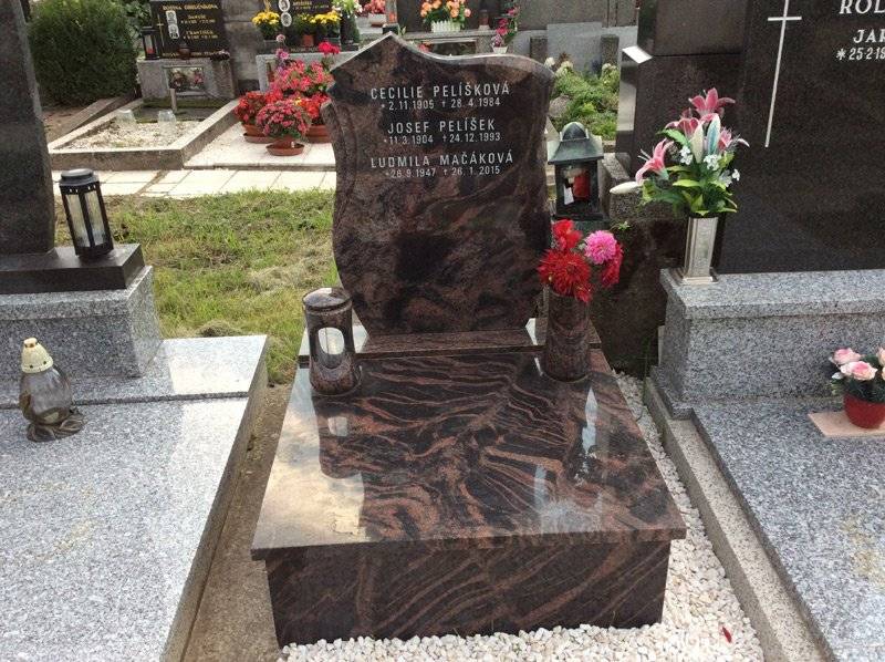 Kamenictví Janošek oznamuje, že tento pátek 19.6.2026 v době od 9:00 do 9:30 hod. bude za každého počasí na místním hřbitově přijímat objednávky na kamenické práce a úpravy pomníků se slevou -20%. Provádí: výrobu nových pomníků, renovace stávajících pomníků, broušení terasa, sekání a obnovu písma a prodej veškerých pomníkových doplňků. V případě zájmu se dostavte na místní hřbitov. Tel. 777 056 358, www.kamenictví-tt.cz