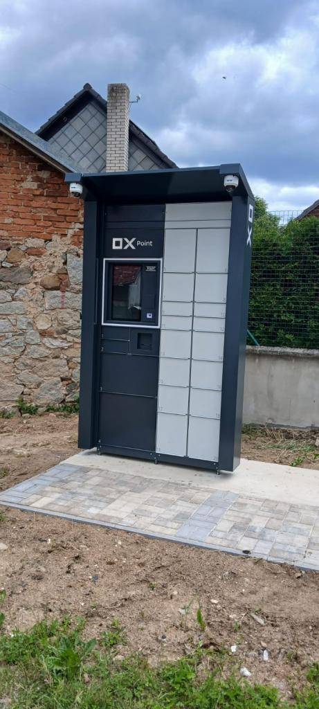 Vedle budovy obecního úřadu byl instalován výdejní box Ox Point, plně funkční bude během několika dní.