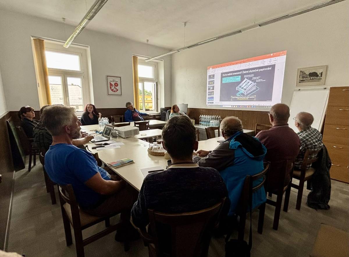 ADMINISTRATIVA ℹ️ v pondělí zasedala dozorčí rada Veselských služeb a provedla kontrolu hospodaření a činnosti společnosti ℹ️ ve středu proběhla informativní schůzka starostů obcí I. typu (Řípec, Val, Borkovice, ...) k organizaci a zajištění podzimních komunálních voleb  ℹ️ o víkendu proběhlo 33. společné setkání představitelů měst a obcí s názvem "Veselí", ve Veselí (u Přelouče) STAVEBNÍ PRÁCE A ÚDRŽBA ℹ️ na Malém náměstí bylo zahájeno budování kašny  ℹ️ pro sečení zahrady dětské skupiny byla pořízena robotická sekačka ℹ️ během týdne byla zaměstnanci Veselských služeb provedena údržba sakur na náměstí TGM ZAJÍMAVOSTI ℹ️ ve čtvrtek se uskutečnila vernisáž projektu Umění ve městě 2026 a v okolí KD byly instalovány dvě sochy ℹ️ v sobotu oddíl Atletika Veselí nad Lužnicí organizoval překážkový běh ArmyŤap  ℹ️ v neděli VeSpolek veselí z.s. uspořádal Veselský jarmark