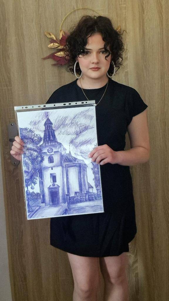 V sobotu 13.6.2026 se na pražském Vyšehradě uskutečnila vernisáž putovní výstavy Má vlast cestami proměn. Představeny byly i nejlepší práce výtvarné dětské soutěže Namaluj si venkov a mezi oceněnými je i obraz Patrície Skálové z naší školy.