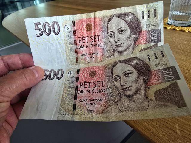 Do 30. června je potřeba uhradit poplatek za komunální odpad na letošní rok. Sazba činí 1 000 korun.Poplatková povinnost se vztahuje na všechny fyzické osoby přihlášené k trvalému pobytu v Přerově, včetně cizinců s přechodným pobytem či dočasnou ochranou. Zároveň se týká také vlastníků nemovitostí – tedy bytů, rodinných domů nebo rekreačních objektů (chat a chalup) – v nichž není nikdo přihlášen k pobytu. V těchto případech se poplatek odvádí ve výši odpovídající jedné osobě. Poplatek se hradí zvlášť za pobyt a zvlášť za každou takto evidovanou nemovitost.Platbu lze provést několika způsoby. Nejjednodušší je využít Portál poplatků na webu města, kde lze uhradit částku online platební kartou, prostřednictvím QR kódu nebo převodem z bankovního účtu. Registrace není nutná, je však potřeba zjistit variabilní symbol (u fyzických osob prostřednictvím rodného čísla bez lomítka, u právnických osob pomocí IČ) a výši poplatku.Další možností je bezhotovostní převod na účet statutárního města Přerova č. 19-1884482379/0800 s uvedením přiděleného variabilního symbolu. Poplatek je možné uhradit také osobně na pokladně magistrátu v Bratrské ulici do 30. června.Pokud poplatek nebude ve stanovené lhůtě zaplacen, bude následně vyměřen a vymáhán, přičemž se navýší o náklady spojené s jeho vymáháním.V případě dotazů je možné obrátit se na pracovníky oddělení místních příjmů odboru ekonomiky: Lenku Jarolímovou (tel. 581 268 297), Kateřinu Herzogovou (tel. 581 268 296) nebo Marii Hlávkovou (tel. 581 268 230).