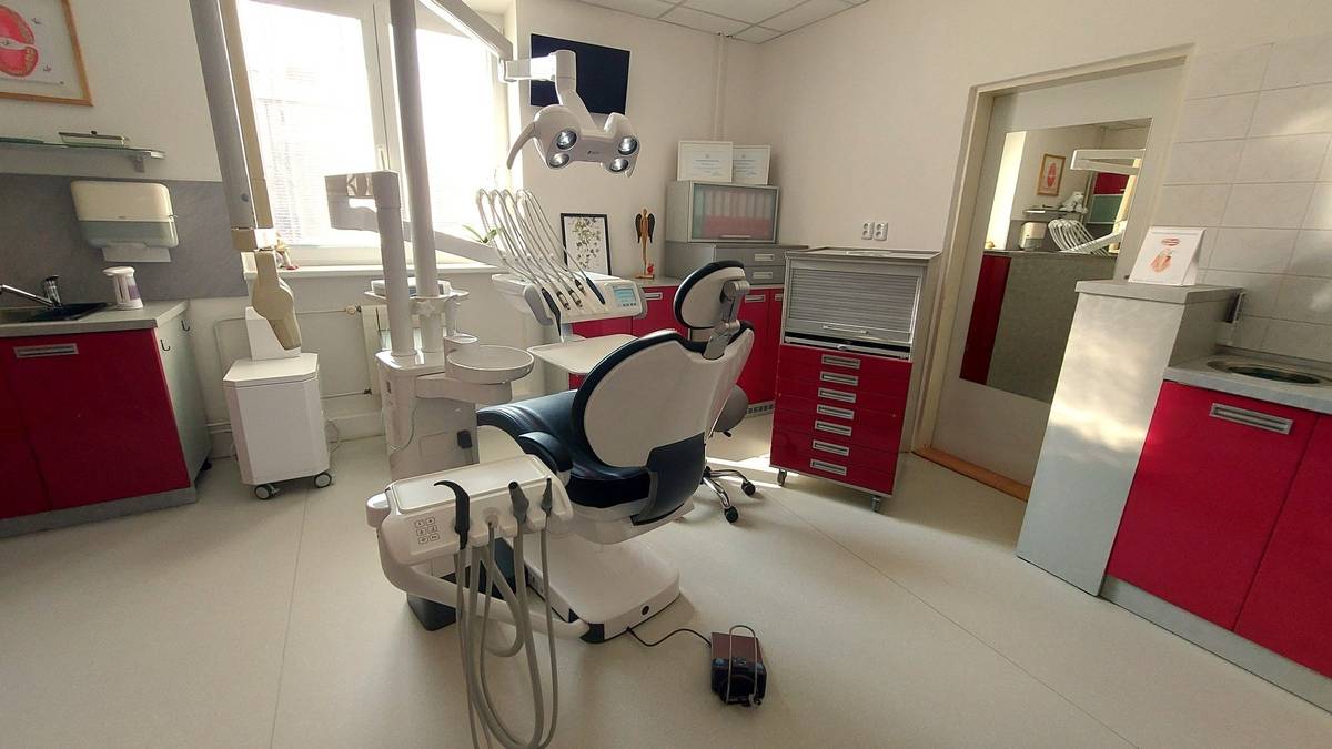 Občané s trvalým pobytem v městském obvodu Hrabová mohou podat žádost o registraci ve stomatologické ordinaci Smiledent Hrabová s.r.o. Zájemci mohou vyplnit registrační formulář na webových stránkách www.mudrvikova.cz. Podrobnější informace v aktualitách na webu: https://hrabova.ostrava.cz/cs.